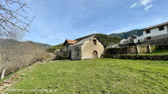 BORDA PIRENAICA CON ESPECTACULARES VISTAS Y TERRENO - HUESCA