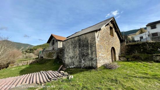 BORDA PIRENAICA CON ESPECTACULARES VISTAS Y TERRENO - HUESCA