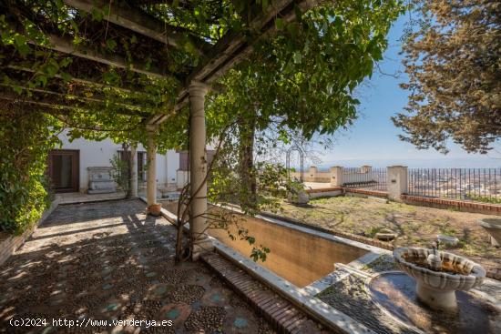  SE VENDE MAGNÍFICO CARMEN REFORMADO CON VISTAS DESPEJADAS - GRANADA 