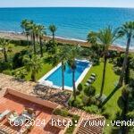  ESPECTACULAR CASA A PIE DE PLAYA - ESTEPONA - MALAGA 