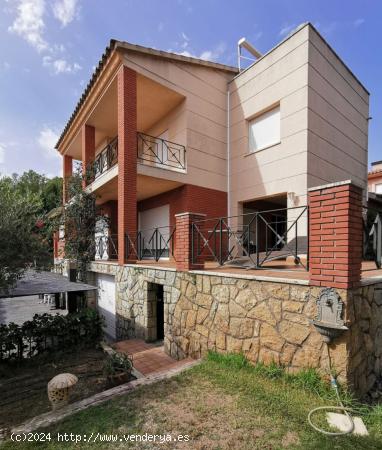 GRAN CHALET EN CASTELLMOSTER - TARRAGONA