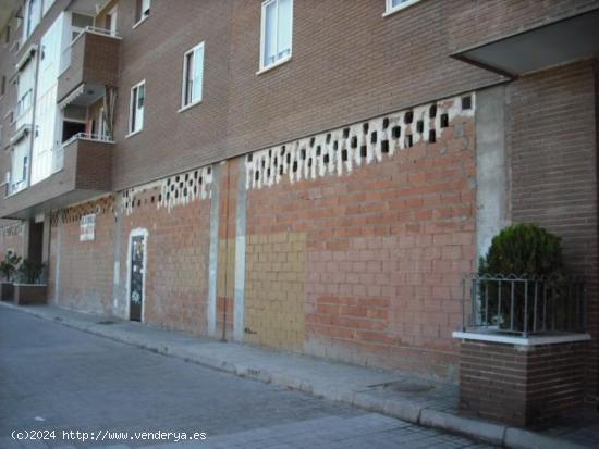 Local comercial de 410 m2 en Camino de la Esgaravita - MADRID