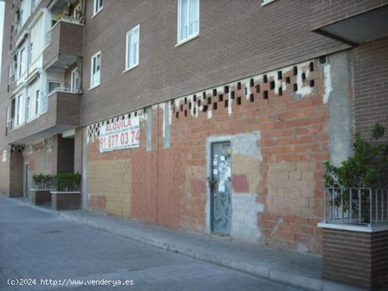 Local comercial de 410 m2 en Camino de la Esgaravita - MADRID