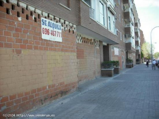 Local comercial de 260 m2, en Camino de La Esgaravita - MADRID