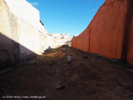 Se vende solar en la zona centro de Tomelloso junto a calle Isabeles, con 212 m2 y 7,50 de fachada -