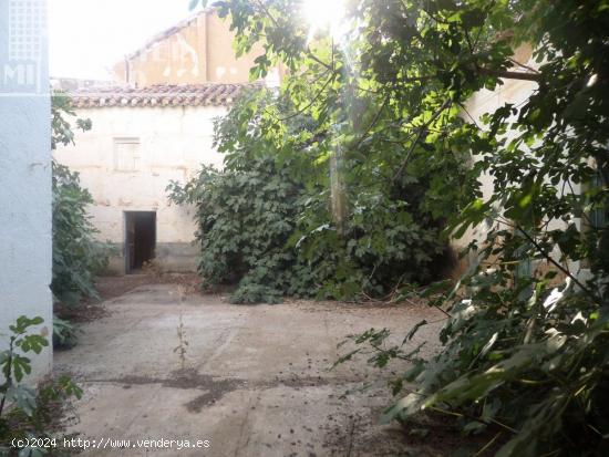 *CASA DE DOS PLANTAS CON LOCALES JUNTO A PLAZA DE ESPAÑA* Facahada:18m / Suelo:495m2 - CIUDAD REAL