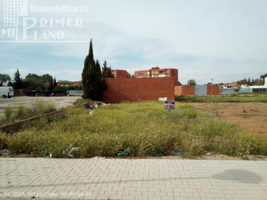  Solar en la zona Poligono 20, con 350 m2 de parcela y 11 metros fachada - CIUDAD REAL 