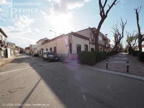 Se vende casa-solar en esquina planta baja en una de las principales calles de Tomelloso. - CIUDAD R