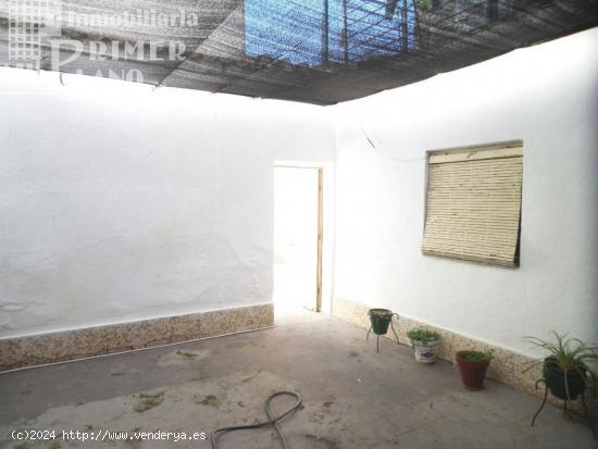 *¡OPORTUNIDAD! CASA DE 2 PLANTAS CON PATIO Y GARAJE, JUNTO A DON VICTOR PEÑASCO POR SOLO 145.000