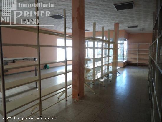 *LOCAL EN AVDA ANTONIO HUERTAS DE 150 M2 CON 4 ESCAPARATES POR 900€ al mes* - CIUDAD REAL