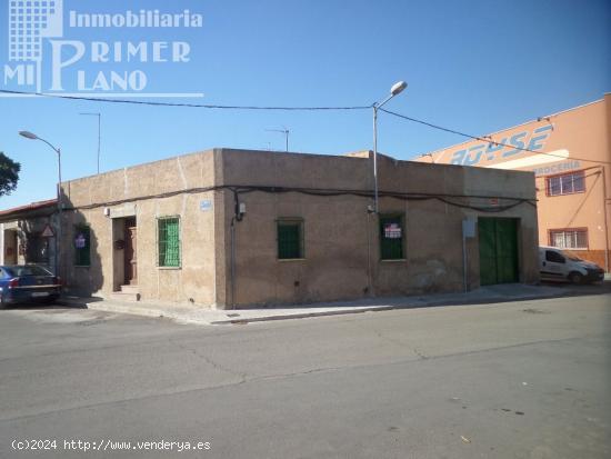 CASA VIEJA/SOLAR EN ESQUINA A TRES CALLES - CIUDAD REAL