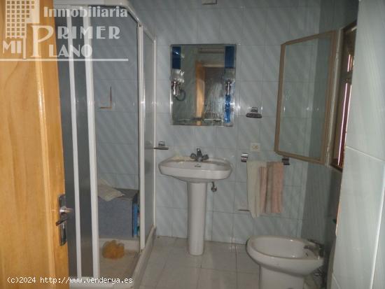 ¡¡OPORTUNIDAD DE ÚLTIMA HORA EN VENTA!! Casa de 2 plantas en esquina en la zona centro, con 335m2