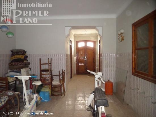  *Casa con garaje y patio para reformar. Superficie: 265m2 // Fachada:11m* - CIUDAD REAL 