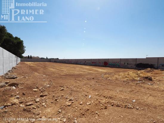 *Solar en venta junto al parque de la constitucion con 3155m2 y 31 metros de fachada* - CIUDAD REAL