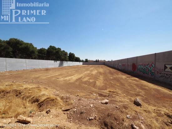 *Solar en venta junto al parque de la constitucion con 3155m2 y 31 metros de fachada* - CIUDAD REAL