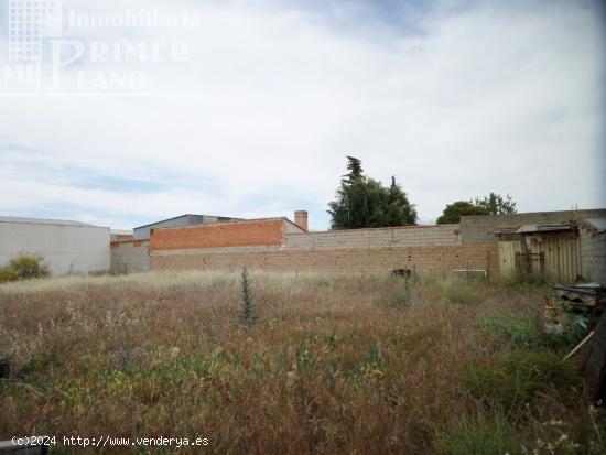 *Solar de 500m2 en el Poligono, junto a Carretera de Argamasilla de Alba y c/Zurbarán, solo 63.000