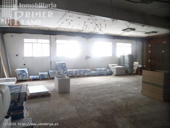 Local comercial a dos calles de 715 m2 junto a avda Don Antonio Huertas. - CIUDAD REAL