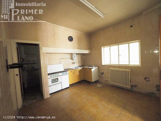 CASA VIEJA PARA DERRIBAR,  CON 438 M2 DE PARCELA POR 75.000 EUROS - CIUDAD REAL