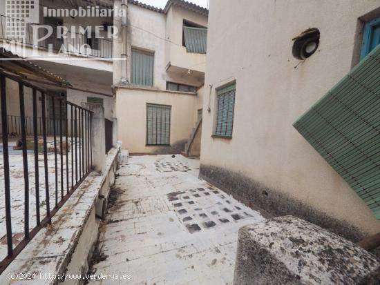 *Edificio en venta en el centro de Tomelloso, vivienda, dos locales y garaje por 295.000€* - CIUDA