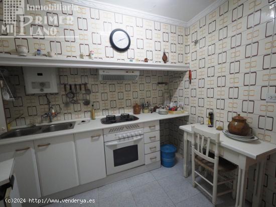 CASA EN ESQUINA CON 4 DORMITORIOS  POR SOLO 110.000 EUROS, POR ZONA CENTRO - CIUDAD REAL