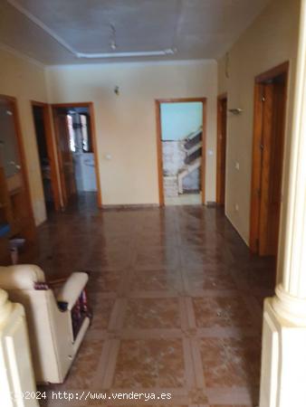 ¡OPORTUNIDAD !CASA PARA REFORMAR, CON 3 DORMITORIOS + 2 BAÑOS, CON COCHERA POR 45.000 € - CIUDAD