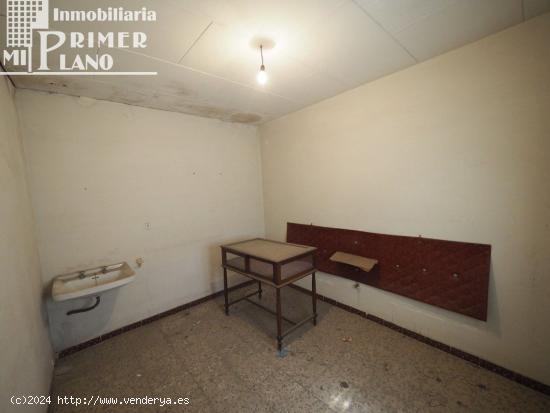 *Edificio en Pleno centro de Tomelloso. Casa con local comercial con 9,60 metros de fachada* - CIUDA