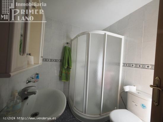 *Casa de 2 plantas junto a Plaza De Toros, 6 dormitorios, baño, salón, cocina y patio por 100.000