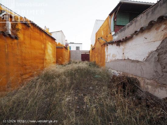 Solar junto a Plaza de Toros, en calle Cadarso con 129 m2 de parcela y por solo 33.000 euros. - CIUD