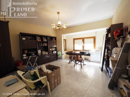 *Amplio piso de 139m2 con 3 dormitorios y baño en pleno centro de Tomelloso* - CIUDAD REAL