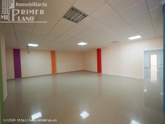 *Espectacular local en venta o alquiler situado en c/Dña Crisanta, con 235 m2* - CIUDAD REAL