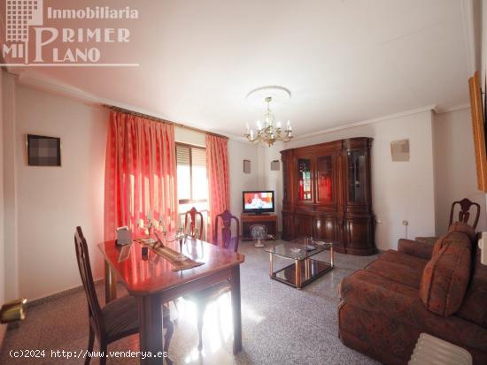  *¡OFERTA! Vivienda en venta, amueblada y exterior,130m2,4 dormitorios, patio, garaje y trastero* -  