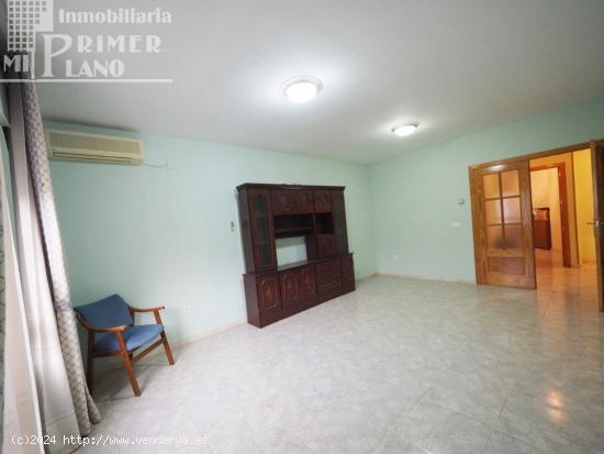 *¡Piso de 3 dormitorios 2 baños y plaza de garaje en paso san Isidro!* - CIUDAD REAL