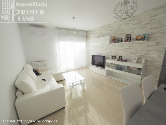  *¡Piso de 2 dormitorios, garaje y trastero, junto a Juan Carlos I, por solo 75.000€!* - CIUDAD RE 