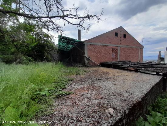 SE VENDE EDIFICACIÓN EN SANTALLA DEL BIERZO - LEON