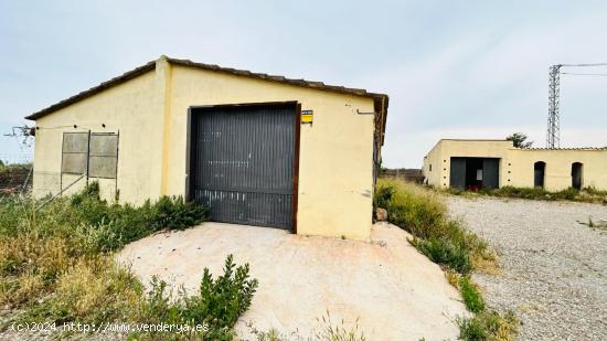 Finca rustica en Reus  con naves industriales - TARRAGONA