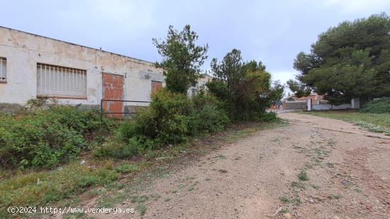  Terreno con dos construcciones - TARRAGONA 