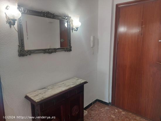 SE VENDE PISO CÉNTRICO TODO EXTERIOR - ALICANTE