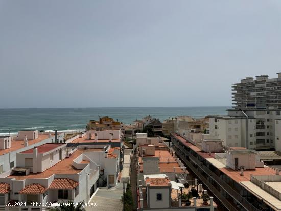 APARTAMENTO CON REFORMA VISTAS AL MAR Y PISCINA COMUNITARIA - VALENCIA