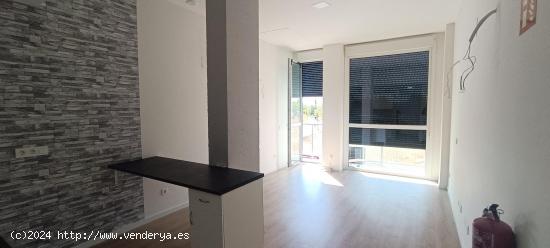 Oficina-loft de 38 m2 con garaje incluido, a 3 min. del Renfe. - MADRID