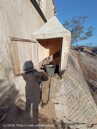 casa apareada en la naturaleza con agua de riego gratuito - ALICANTE