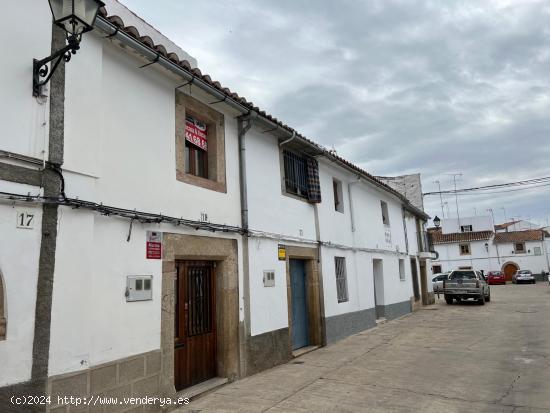  CASA DE TRES PLANTAS EN  VALENCIA DE ALCANTARÁ - CACERES 