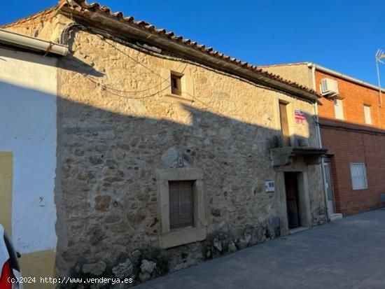  CASABANCO VENDE CASA DE  CUATRO DORMITORIOS EN ARROYOMOLINOS. - CACERES 