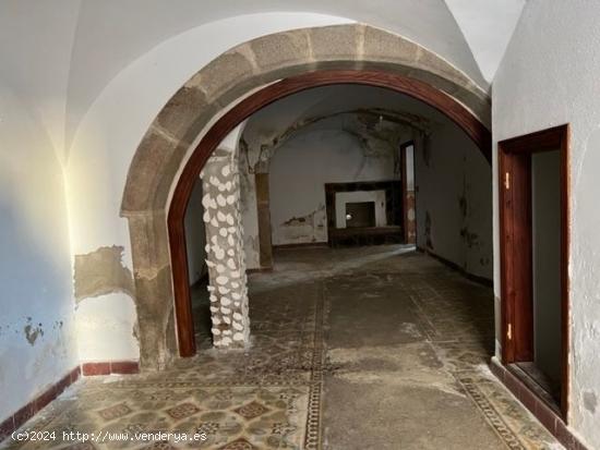 CASABANCO VENDE CASA DE  CUATRO DORMITORIOS EN ARROYOMOLINOS. - CACERES