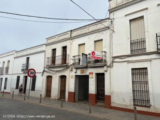 CASABANCO  VENDE  VIVIENDA + LOCAL EN AZUAGA. - BADAJOZ