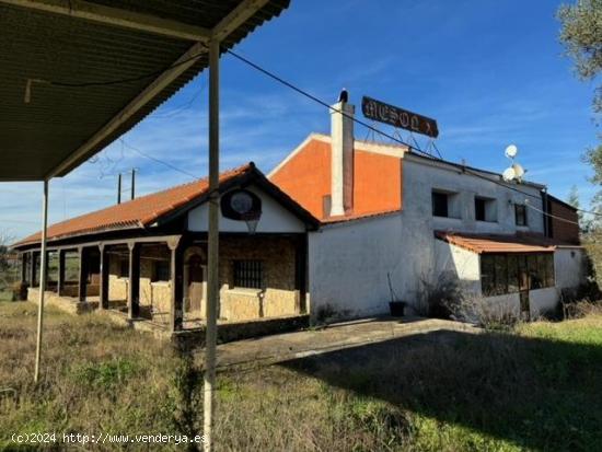  CASABANCO VENDE FINCA CON HOTEL EN MADROÑERA - CACERES 