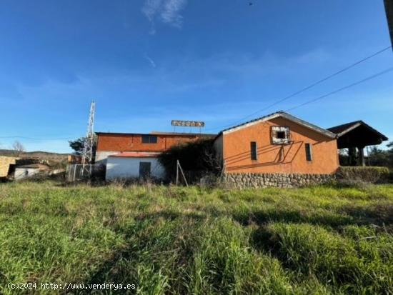 CASABANCO VENDE FINCA CON HOTEL EN MADROÑERA - CACERES