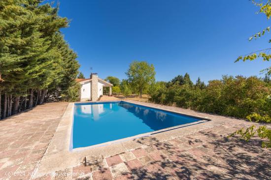 Gran finca rural unida a una urbana y con chalet a 45 minutos de Madrid. - MADRID