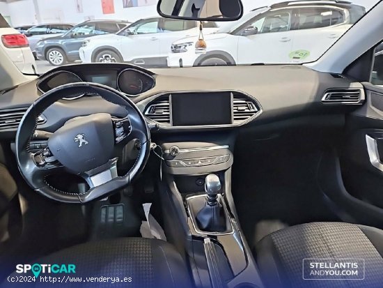 Peugeot 308  5p  1.2 PureTech 96KW (130CV) S&S Style - Barcelona