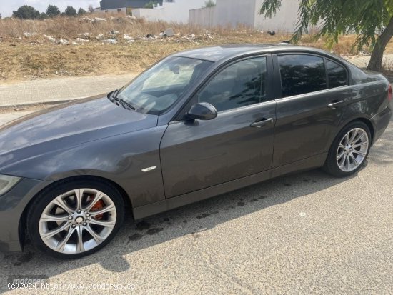 BMW Serie 3 320d Auto. de 2005 con 273.000 Km por 5.500 EUR. en Sevilla