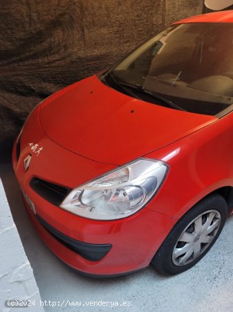 Renault Clio Evolution TCe 90 (67kw) de 2007 con 97.000 Km por 3.000 EUR. en Valencia